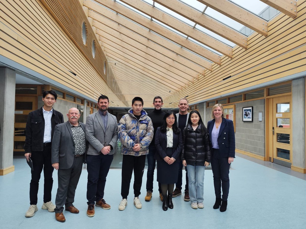 SETU_Global's tweet image. This week, we welcomed a visit from the Embassy of China to SETU. Here&apos;s a snapshot of the group, along with students from partner colleges NUIST and JNLU. 📸 #EmbassyVisit #SETU #NUIST #JNLU #SETUGlobal #MakeYourFutureNow 🇨🇳 🇮🇪