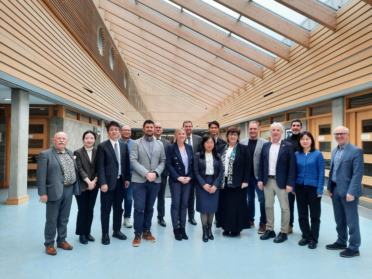 SETU_Global's tweet image. This week, we welcomed a visit from the Embassy of China to SETU. Here&apos;s a snapshot of the group, along with students from partner colleges NUIST and JNLU. 📸 #EmbassyVisit #SETU #NUIST #JNLU #SETUGlobal #MakeYourFutureNow 🇨🇳 🇮🇪