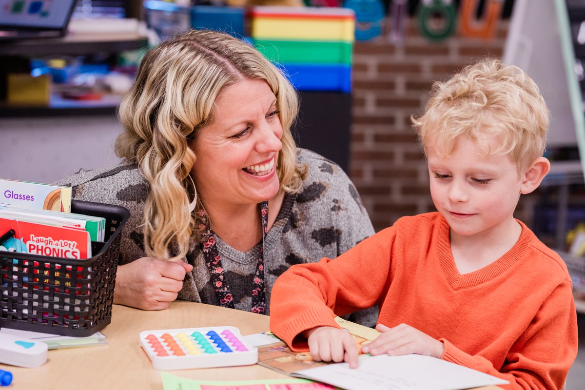 LexingtonOne's tweet photo. Teacher of the Year Spotlight: Introducing @OGElementary 1st Grade Teacher Cheryl Bartolotti🎉 #Lex1TOY

Join us on March 26 to find out who the next district Teacher of the Year will be!📷💐 https://t.co/xE46qFirWd