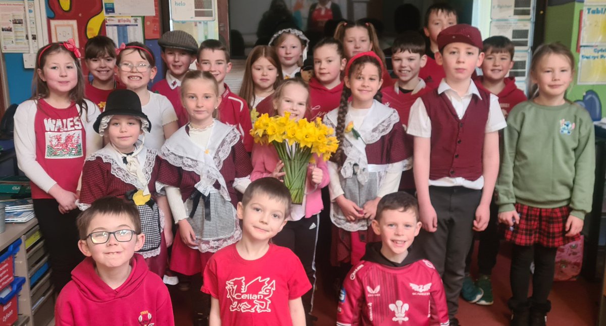 Dydd Gŵyl Dewi hapus iawn wrth bawb yn Ysgol Llechyfedach.
Gwnaeth pob un mwynhau dathlu yn yr ysgol heddiw.

🏴󠁧󠁢󠁷󠁬󠁳󠁿♥️🏴󠁧󠁢󠁷󠁬󠁳󠁿