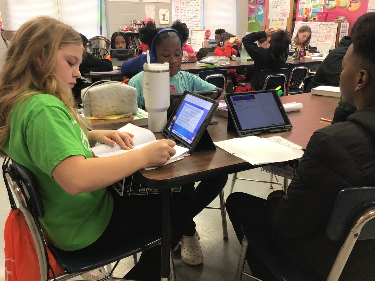 HurleyElem's tweet photo. #HurleyShine  #5Houses1Family #5Casas1Familia #HurleyAllStars #KidTweetHurley All-Stars are learning and engaged 👨‍🏫📒 https://t.co/xSsemHc5Gm
