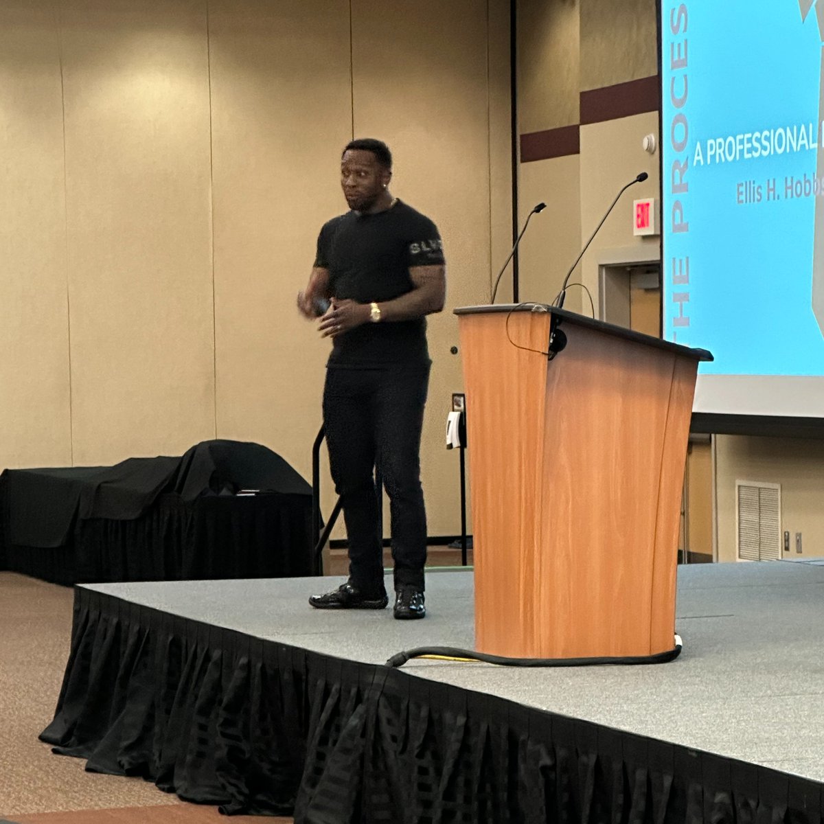 It’s #NICSalesSummit and we are so lucky to get to listen to @EllisHobbs III, Motivational Speaker, day trader and NFL Alum! #agentswithanswers