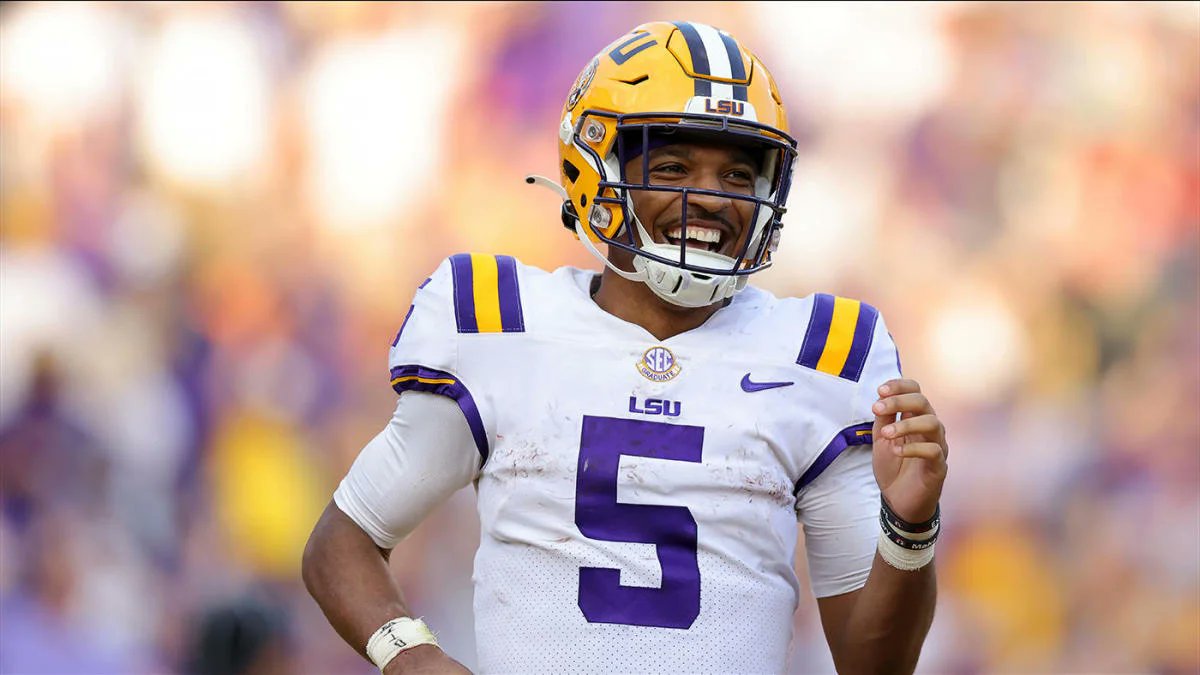 NFL_DovKleiman's tweet photo. Heartwarming: LSU QB Jayden Daniels says the reason he didn't test at the #NFLCombine was to get his teammates more exposure ❤️👏

Teams that want to watch him must now check out his Pro Day in Baton Rouge.

(h/t @mikejurecki) https://t.co/Ib8aaqgxrr