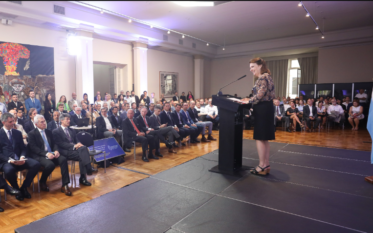 #ComercioExterior El presidente de ADEFA, <a href="/MartinZuppi/">Martin Zuppi</a> participó del lanzamiento del Plan Nacional de Promoción de las Exportaciones y las Inversiones 2024 que encabezó la Canciller, Diana Mondino, en el Palacio San Martín. #exportaciones #vehiculos
