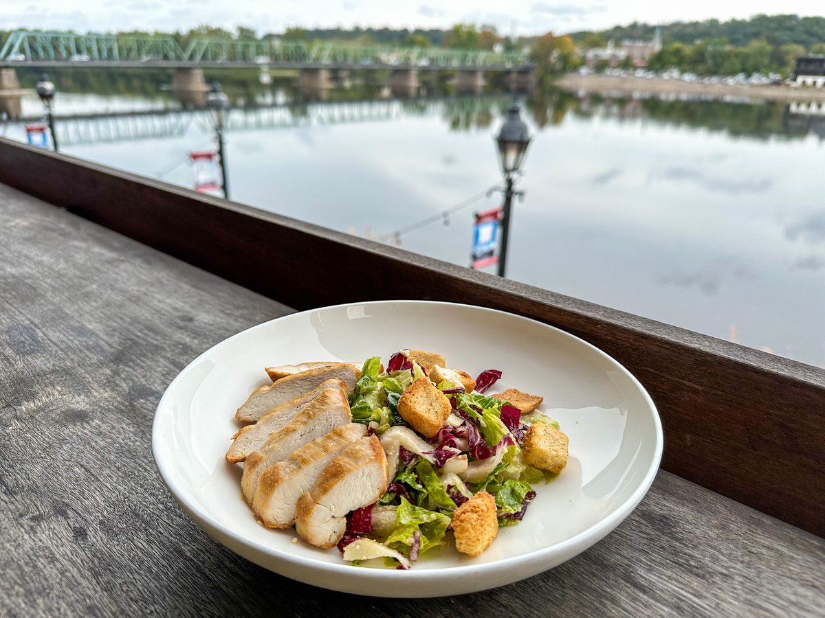 How would you like this view on your lunch break 🌊 Check out of the office and check in at Stella for Friday lunch 🙌  Feel free to bring the whole team - our Romain, Trevisano, &amp; Red Endive Caesar is a crowd pleaser 🥗  #BusinessLunch #CaesarSalad #LunchBreak #StellaNewHope