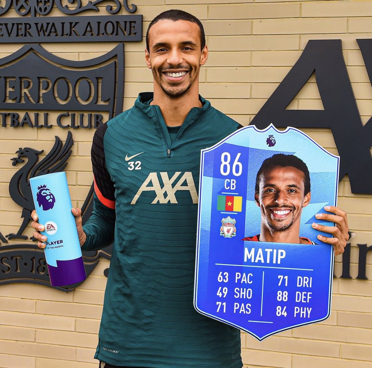 H_EkitikeSZN's tweet photo. I dare you to show me Ruben Dias holding one of these https://t.co/m5jbUprSXJ
