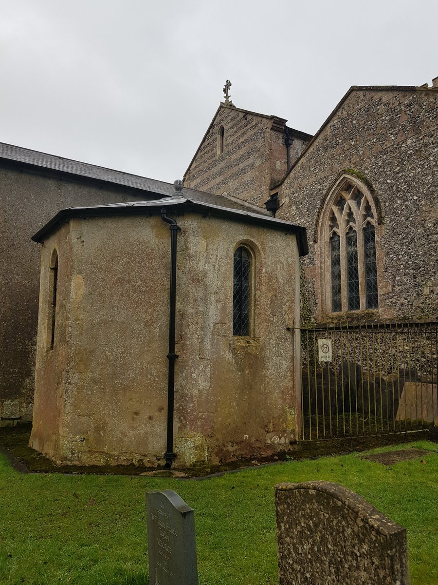 Some #MouseExtrabits from #AllSaintsEnford (3/5):Peeking shyly around the offsets of the diagonal north-east chancel buttress is an octagonal C13 sacristy with tall pointed lights. A first on the Wiltshire scampers for Mouse.