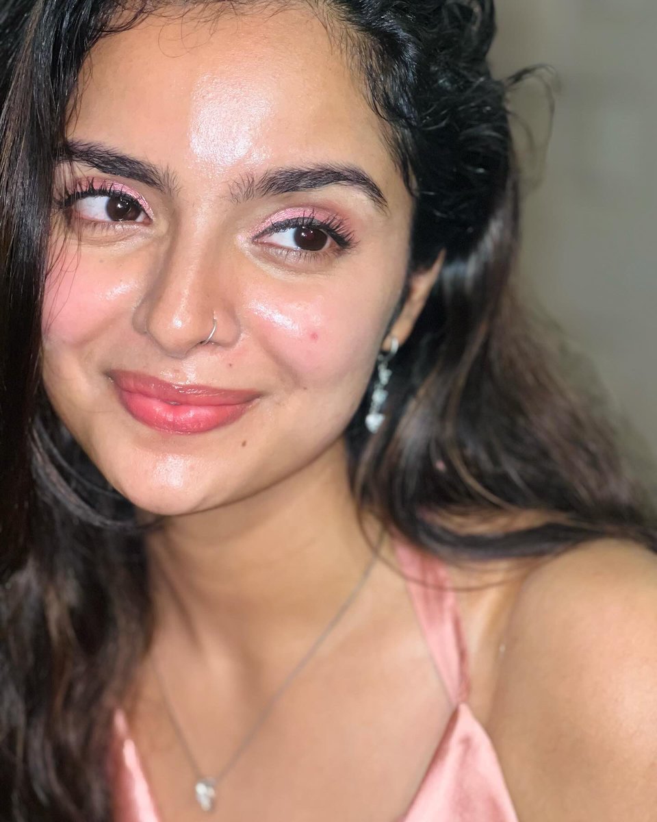 namritha_mv's tweet image. Go-to colour lately 💗🥰
