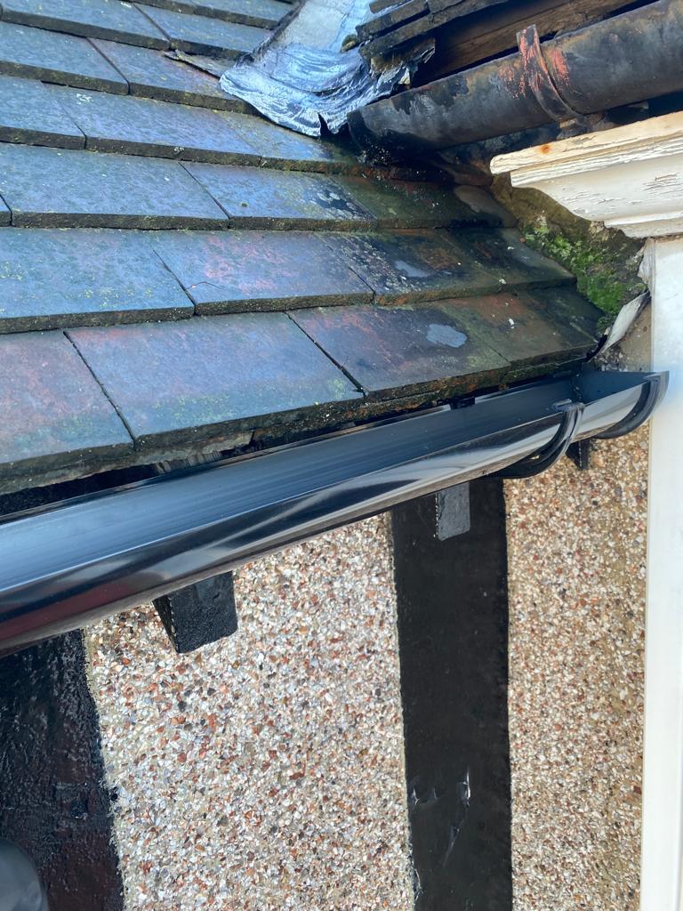 This gutter was in need of some serious attention. 

BML were called, and a brand new gutter fitted like a crown.

On Time, Every Time! 

Call 02071014800
enquiries@bmlgroup.co.uk
eu1.hubs.ly/H07RgBK0

#MissionNoDrip #GutterGlory #BMLPrecision
