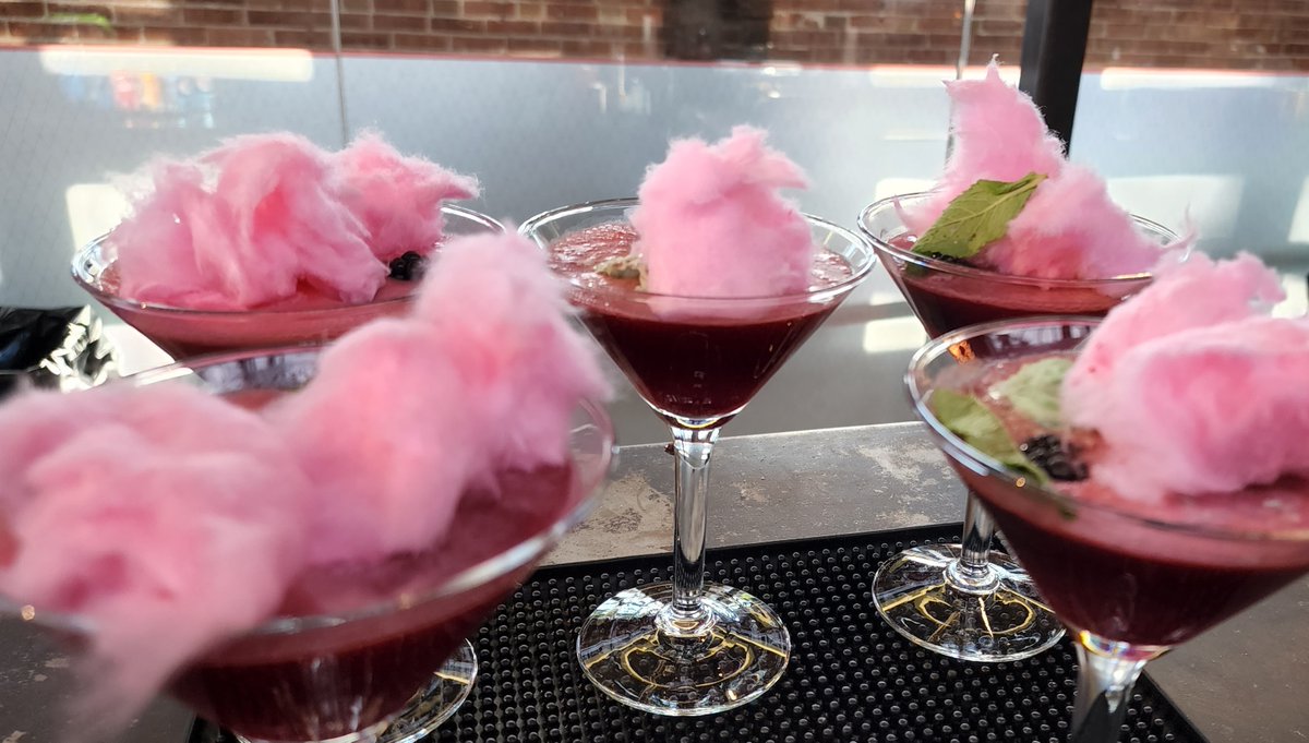 A little surprise & delight can go a long way to impress clients and guests. Cotton candy can be the perfect garnish for your cocktail or mocktail! 📷📷

#CreativeCocktails #SignatureCocktailCreations #TheFoodTruckHub #ChicagoFoodTruckHub #ChicagoEventPlanner