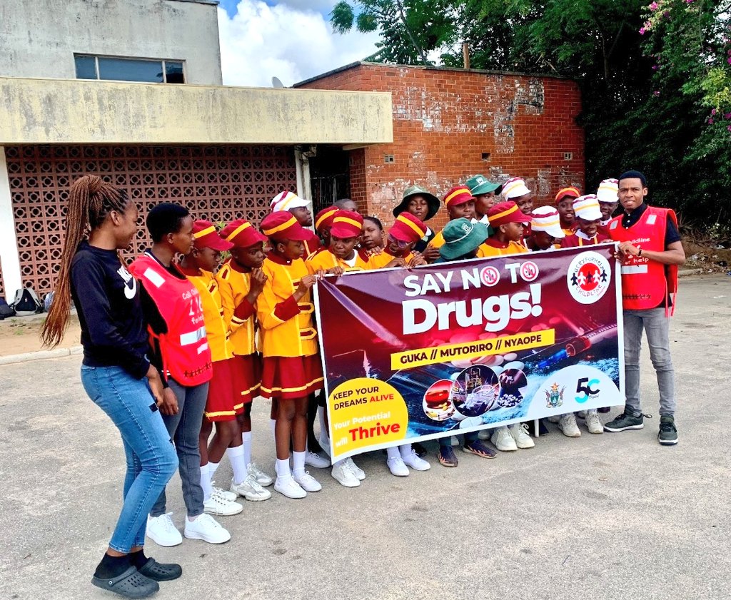childlinezim's tweet photo. 🔴1/2 Today, @childlinezim and various stakeholders, including students, participated in the drug and substance abuse awareness campaign march from the Dangamvura council building to Dangamvura beithall.
#116freephone
#drugawareness https://t.co/AIe4ZYg7Bq