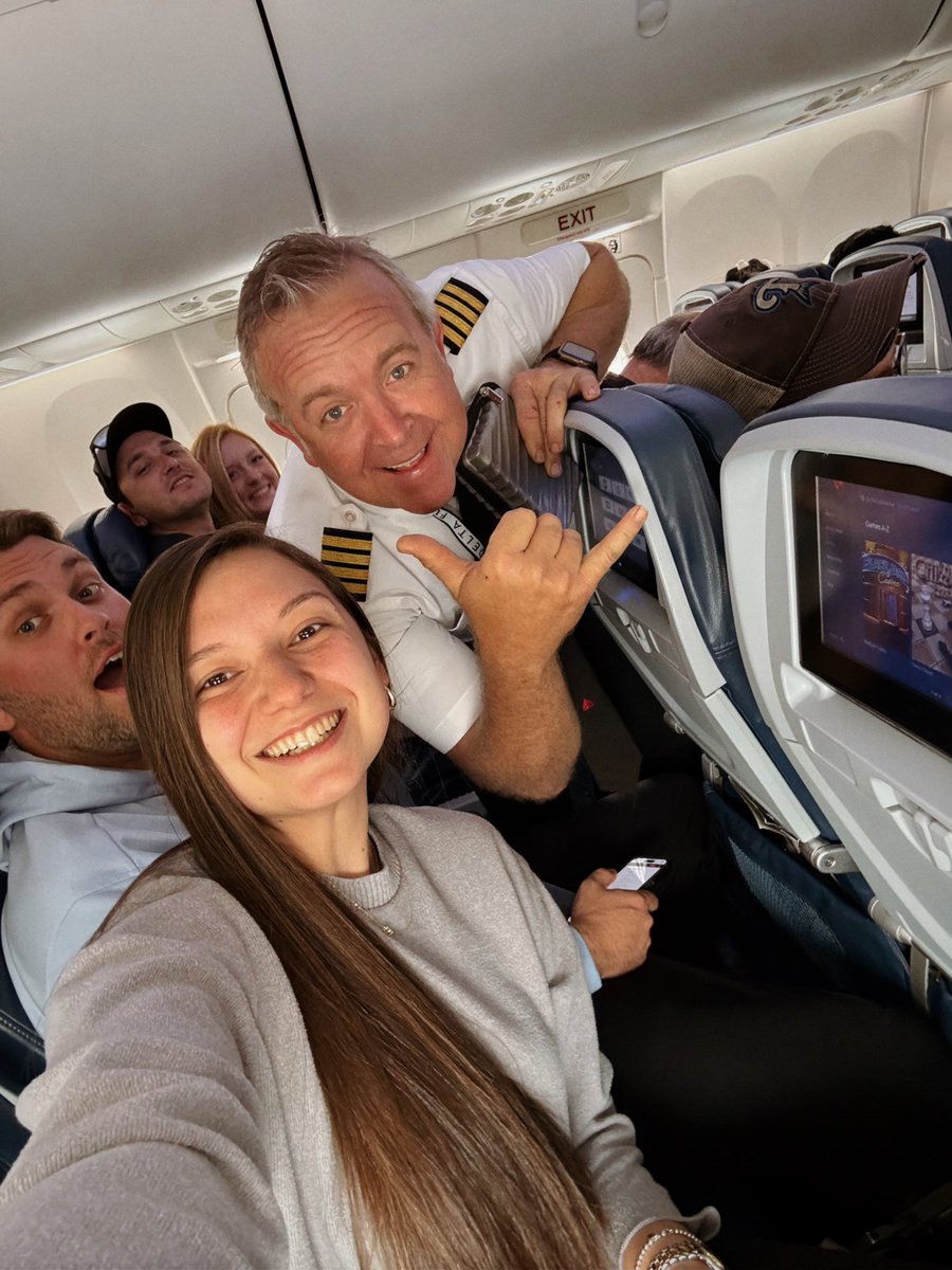 TaylorlovesTPA's tweet photo. I know a lot of these experiences are for kids, but as someone who loves flying this was such a fun experience, a great flight with a pilot that was extremely detail oriented… 

Captain Mike, Thank you. I haven’t stopped smiling &amp; @Delta thank you for hiring such great people. https://t.co/OvJdQf1UZb