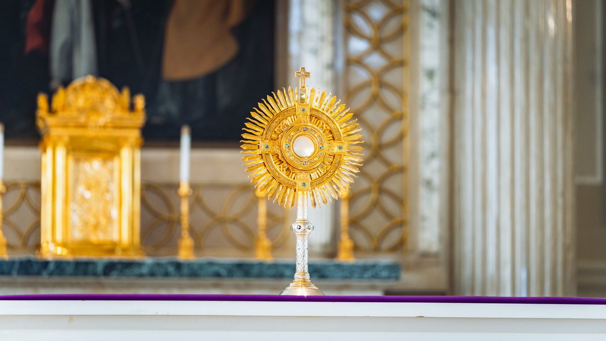 Do you believe in the real presence of Jesus Christ in the Holy Eucharist, his body, blood, soul, and divinity? 

#catholic #CatholicTwitter #JesusChrist #holyeucharist #adoration