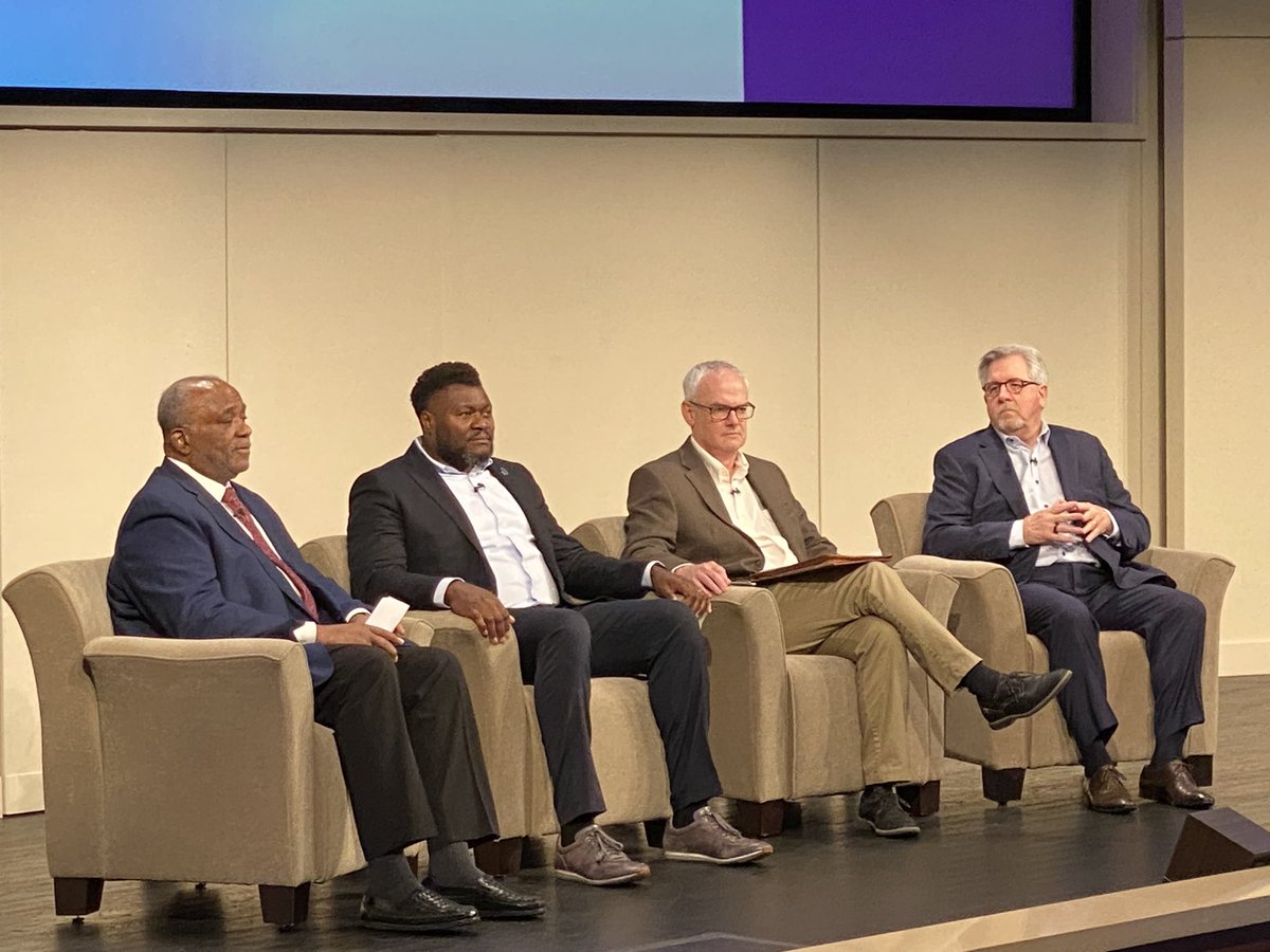 Our final #PartnershipSummit panel on the #CancerMoonshot begins with Gary Puckrein of @NMQF, Jude Ngang of @Amgen, @DReuland of @UNC and @RobsonChet of @jasperhealthinc. #cancerfight