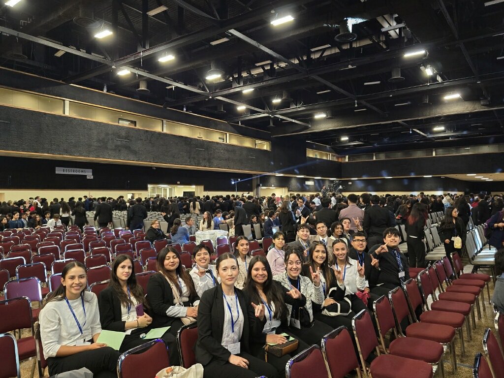Lobos at BPA! Brilliant kids with a bright future! #LobosWillBeHeard ⁦<a href="/EDeLaFuente_AP/">Edna De La Fuente</a>⁩ ⁦<a href="/APena_MVHS/">Andy Peña</a>⁩