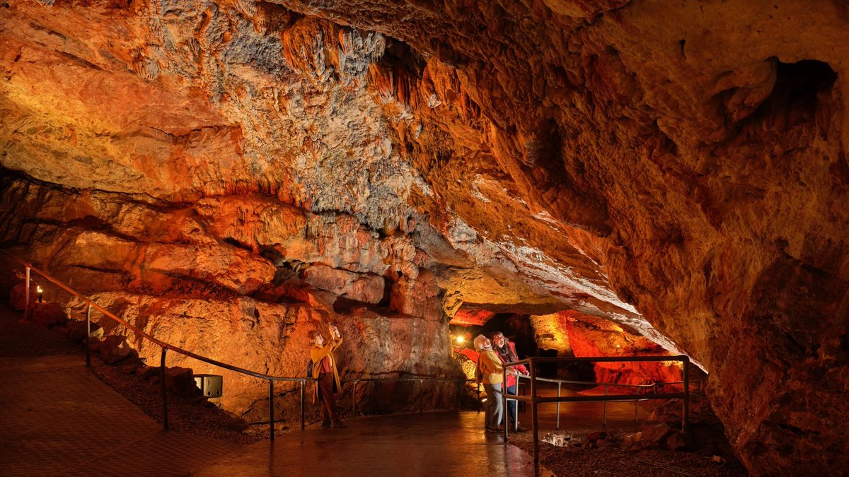 Locals month has begun! 🥳 If you live in the West Country, visit us this month for a guided tour of one of Europe's top caves for only £8! 🙌

👉More info &amp; book: kents-cavern.co.uk/events/detail/…