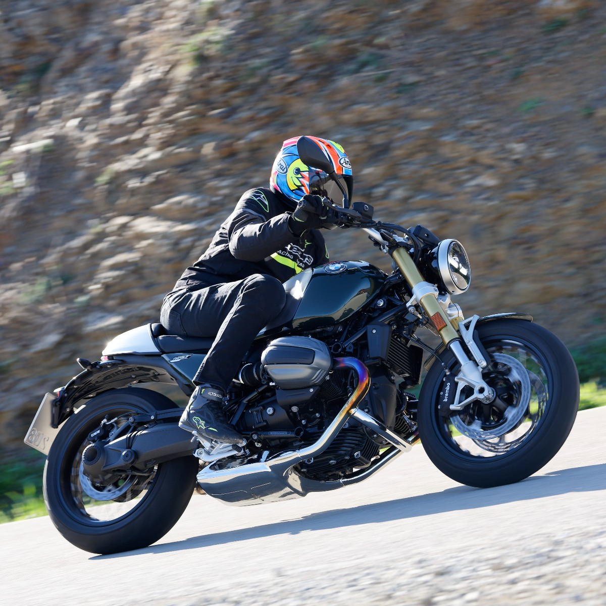 'What makes the R 12 nineT great, just like its predecessor, is its quality and feelgood factor.' The all-new BMW #R12nineT gets ⭐⭐⭐⭐⭐ from @MCNnews. Request a test ride with your local #BMWMotorrad retailer 👇 bmw-motorrad.co.uk/en/service/for… #MakeLifeARide #SoulFuel