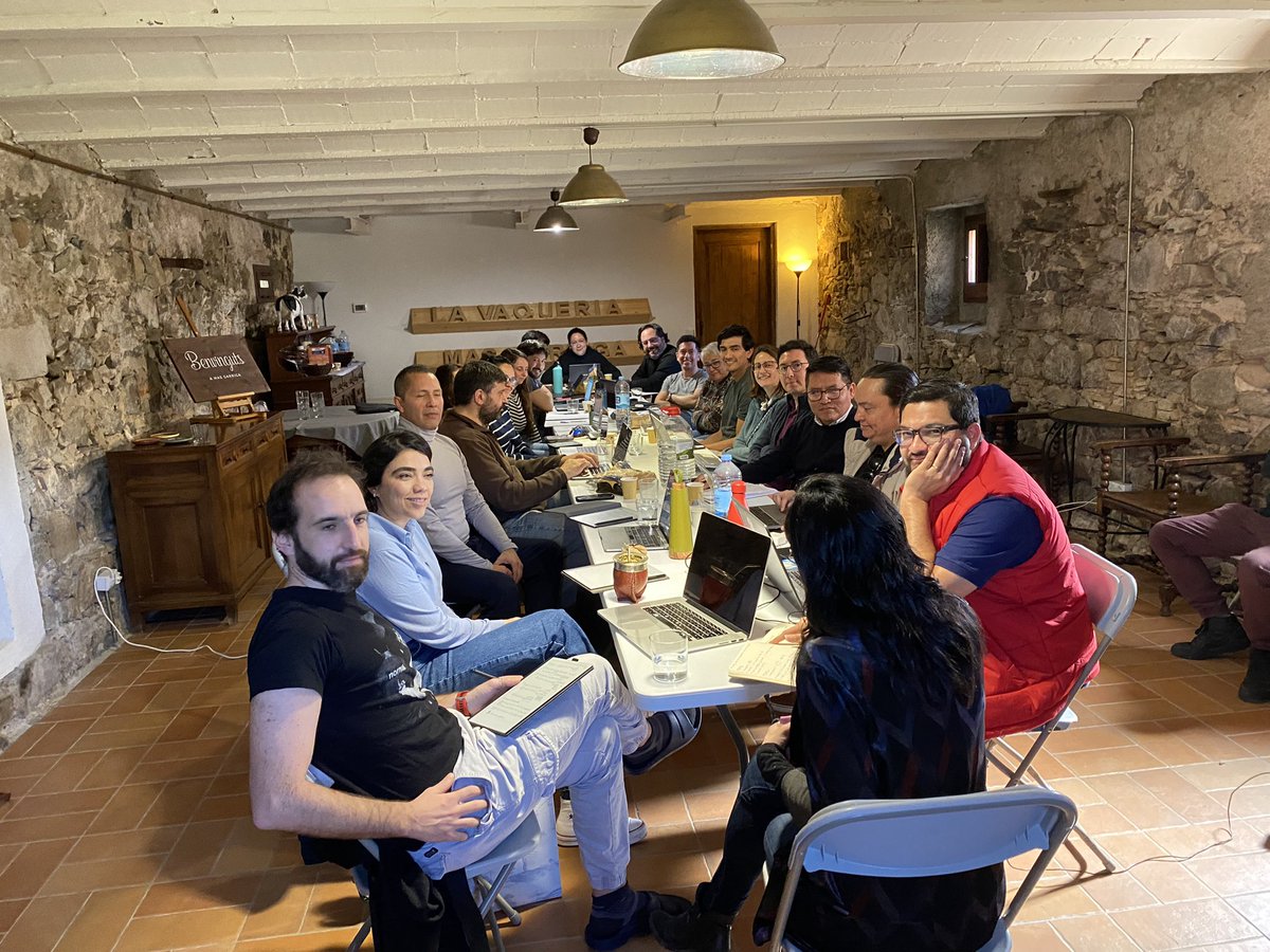 Un año más, nos retiramos todo el grupo de investigación de filosofía del derecho de la <a href="/univgirona/">Universitat de Girona</a> a una casa rural para debatir durante dos días el avance de la tesis doctorales del grupo y los proyectos de tesis que están por empezar. Es un gran momento en el año.