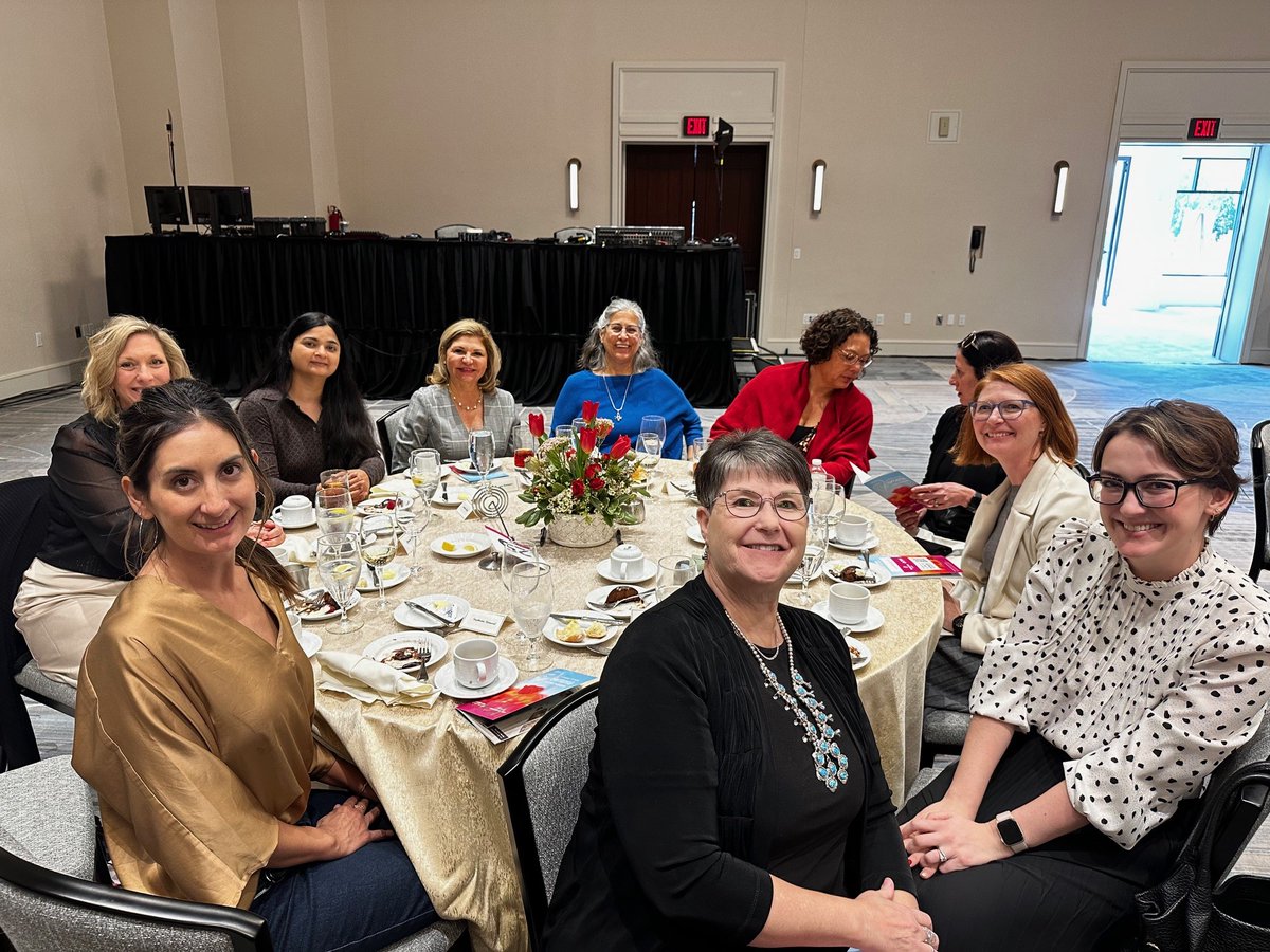 VanirCM's tweet photo. #WeAreVanir recently attended the @ValleywiseHthF A Bridge to Hope Women’s Luncheon honoring the Diane &amp; Bruce Halle #Arizona Burn Center. If you would also like to support, please use this link https://t.co/FgTAORGKHO. #Valleywise #ValleywiseHealth #Communities https://t.co/gBR5wOOC3x