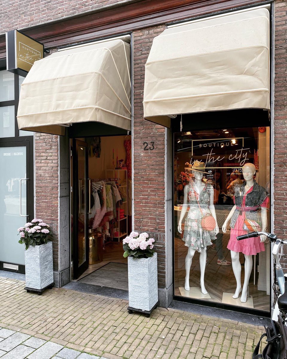 WINKELRUIMTE TE HUUR Op een toplocatie in hartje centrum van de mooiste vestingstad van Nederland komt deze winkelruimte beschikbaar. De winkelruimte is circa 95 m2 groot en het pand bevind zich op de Gasthuisstraat 23 te Gorinchem. Huurprijs is € 1650 per maand.