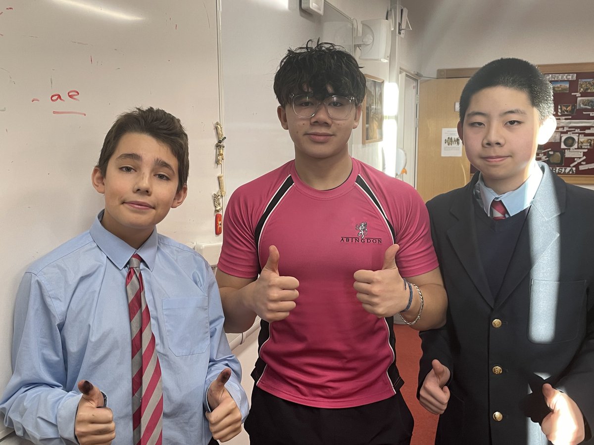 A valiant effort but these 3 School House legends couldn’t persuade the House to abolish the Monarchy. Good luck to Donnelly’s in the next round