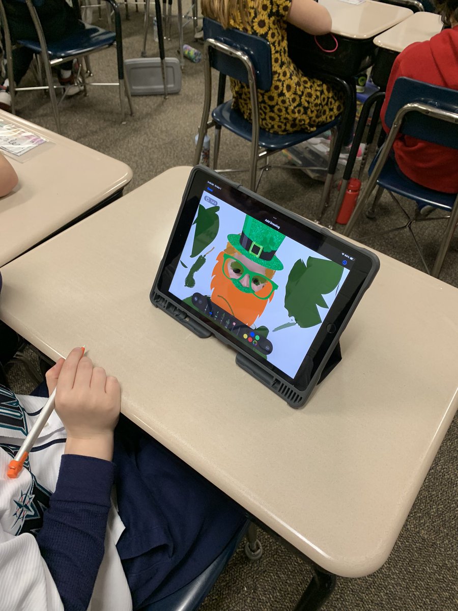 MsZintak's tweet photo. No better way to start a Friday and kick-off the month of March than with @mrstechfarlin ! Students loved using Keynote to design themselves as a leprechaun! @hpointschool #osd135 ☘️ https://t.co/JxI3tdrEbM