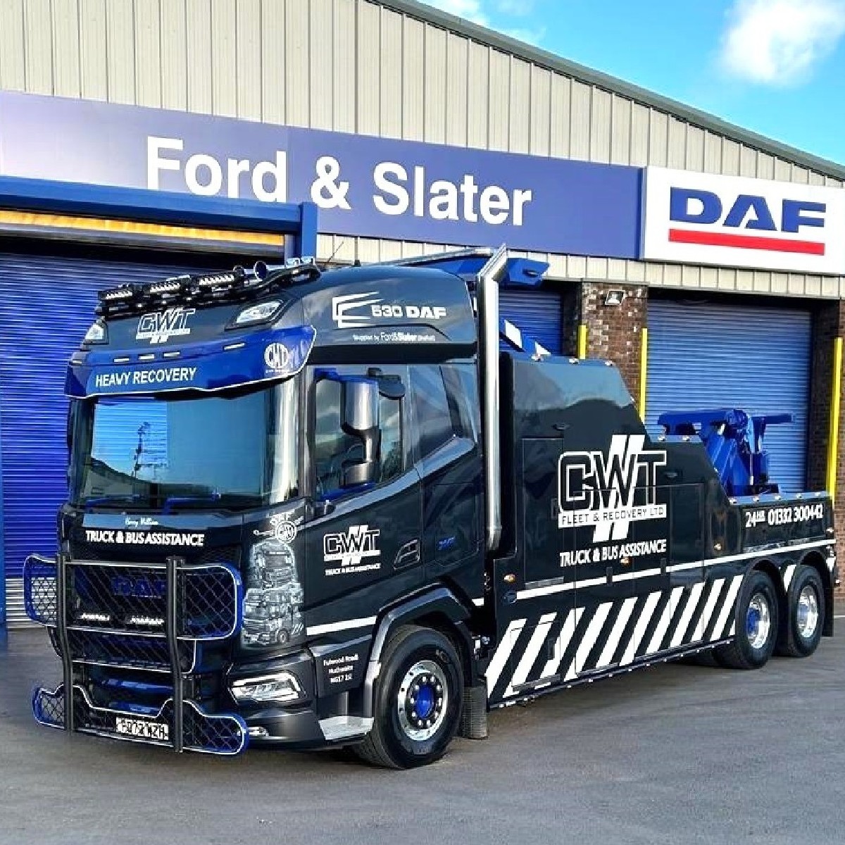 DAFTrucksUK's tweet image. CWT Fleet &amp;amp; Recovery Ltd has welcomed this New Generation DAF XF 530 FAS 6x2 rigid ‘Harry William’ to its heavy recovery operation, from DAF Dealer @FordSlaterDAF in Sheffield. 📍

See the full spec overview here: brnw.ch/21wHudY 

#FridayFeeling #Recovery #DAFXF #Truck