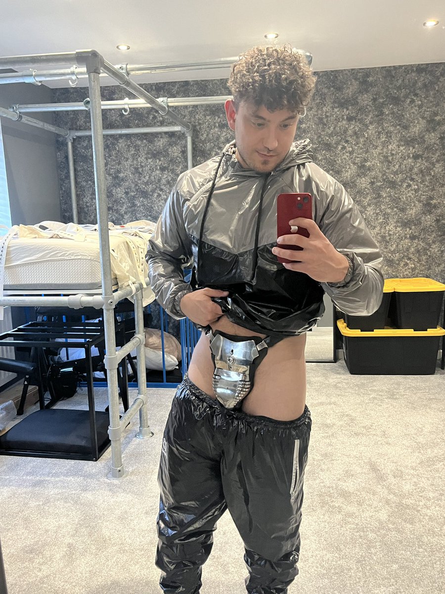 PigletStorm's tweet photo. Happy slave comfortably locked away knowing its pleasure comes from serving its Master without any distractions https://t.co/keiiCyYqpS