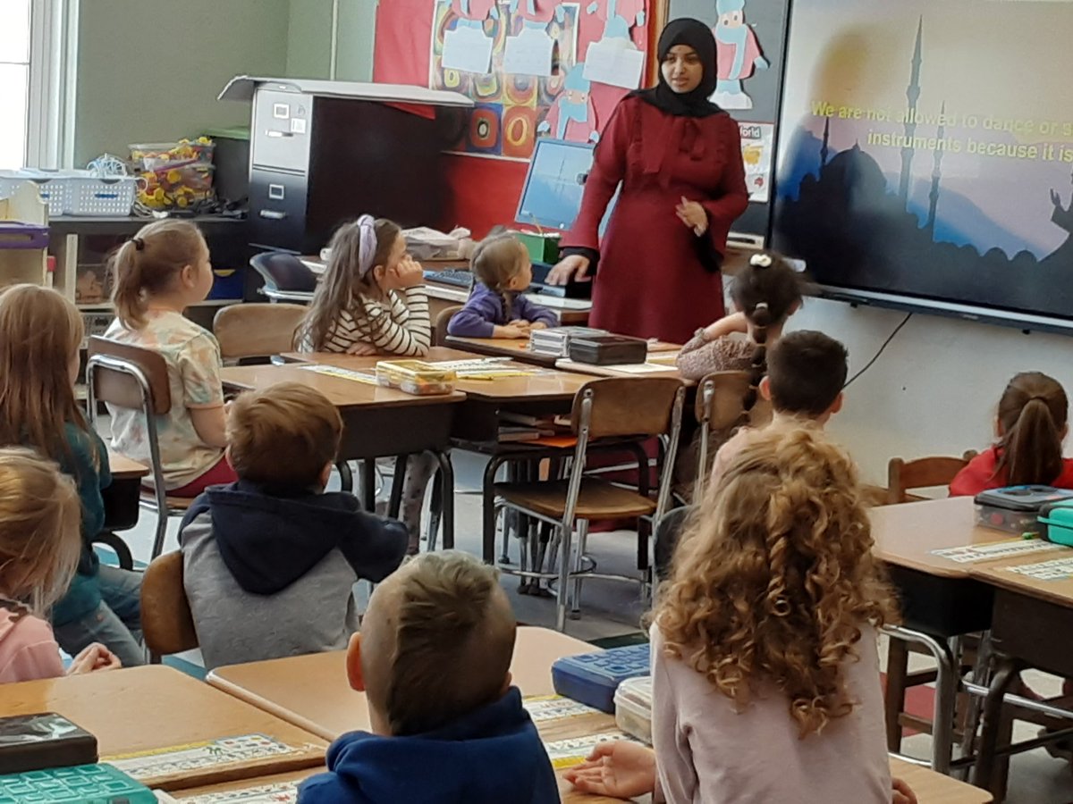 kloss_class's tweet photo. We were lucky to have one of our girls' sisters tell us about Ramadan. https://t.co/7vp561JbUY