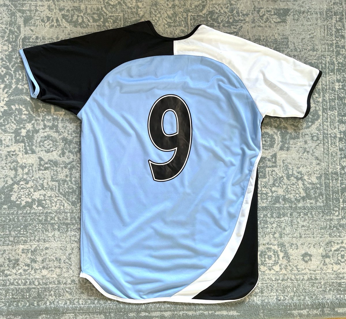 Botswana 🇧🇼 A fantastic design by @AllKasi_NxuStru, that I’ve been after for years. Worn by record goalscorer Jerome Ramatlhakwana in a friendly against Sweden in 2011 and later swapped with Swedish defender Michael Almebäck. More: worldshirts.net/post/botswana-8