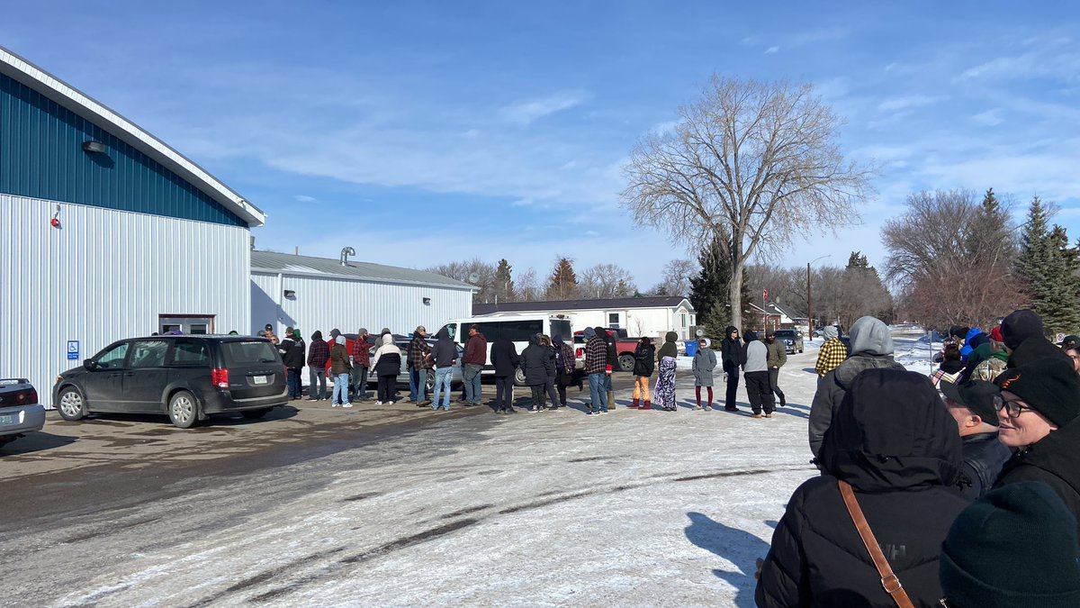 MondayNooner's tweet image. 1 hour before tickets go on-sale… 🥾 😂