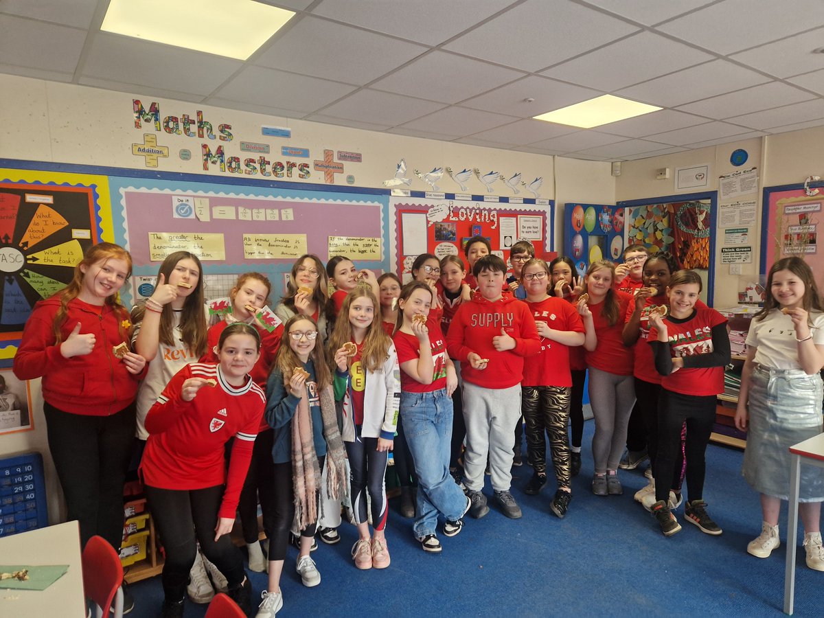marys_rc's tweet image. Blwyddyn 6 looking amazing in red for St. David's Day, enjoying their Welsh cakes after their brilliant Eisteddfod performances 🏴󠁧󠁢󠁷󠁬󠁳󠁿
#DyddGwylDewiHapus #anotherlast