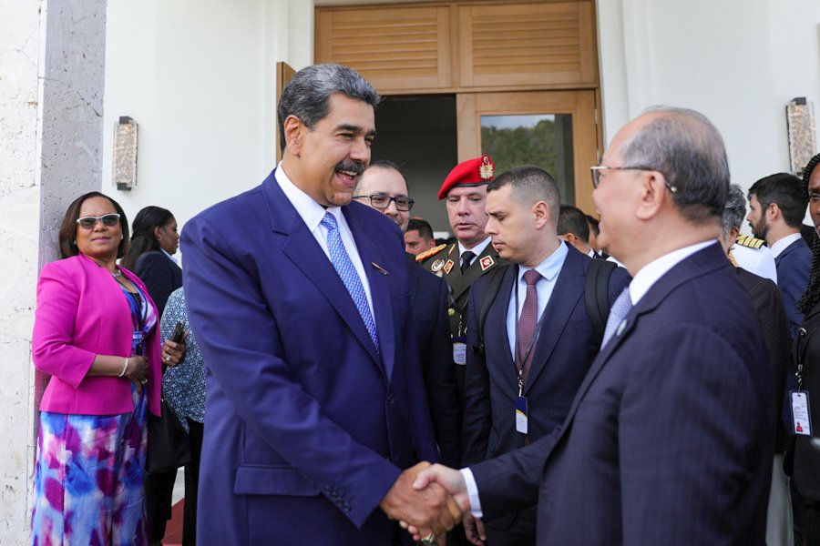 Paz, hermandad, integración y unión de los pueblos, son los valores y principios que se respiran en la VIII Cumbre de la CELAC. Nosotros llevamos en alto y con dignidad el mensaje bolivariano de integración, es el mensaje de Chávez y del pueblo venezolano.