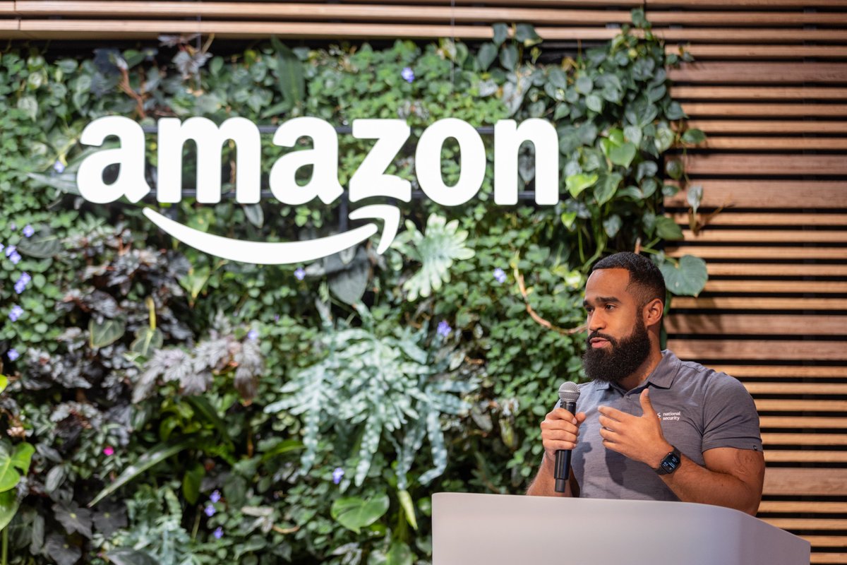 amazon_policy's tweet photo. “Lead by precept, and example.”
At Amazon, we are guided by our leadership principles, or LPs. Thank you @RepJamesClyburn for visiting us here @amazon #HQ2 in Arlington and sharing the inspiring leadership principles that guide you.
#BlackHistoryMonth #Blackhistorymonth2024 https://t.co/qRTwyGptWC