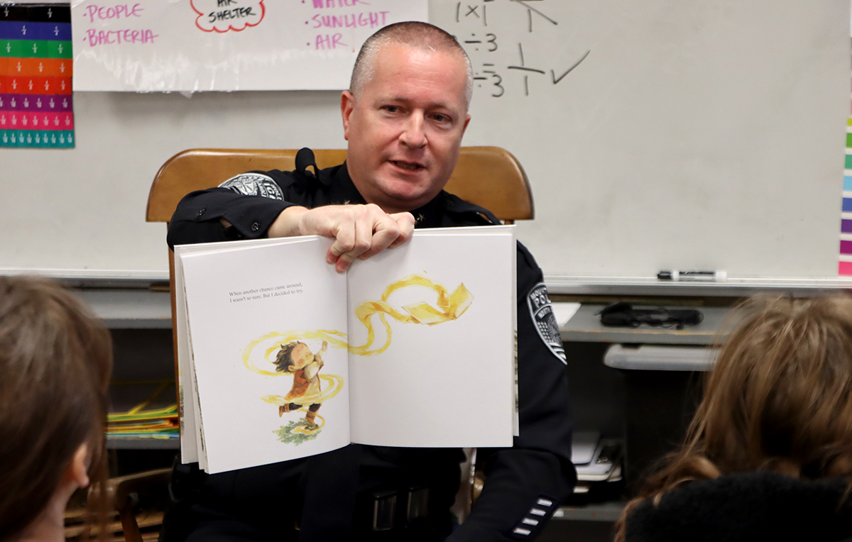 Rankin Elementary had special guest readers for #ReadAcrossAmerica Day! Guests included WBTV News personalities, Mount Holly Police, Belmont Abbey athletes, and our favorite mascots! Thanks to all for making reading fun!