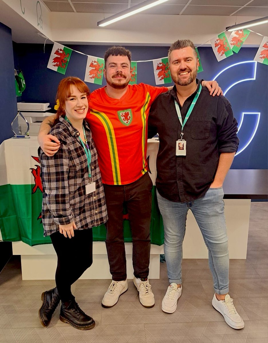 Dydd Gŵyl Dewi Hapus, or Happy St David’s Day! To celebrate our Welsh roots, we decked out our Cardiff office with daffodils, bunting and flags 🏴󠁧󠁢󠁷󠁬󠁳󠁿🌼 If you hail from Wales, do you have a St David’s Day tradition?
