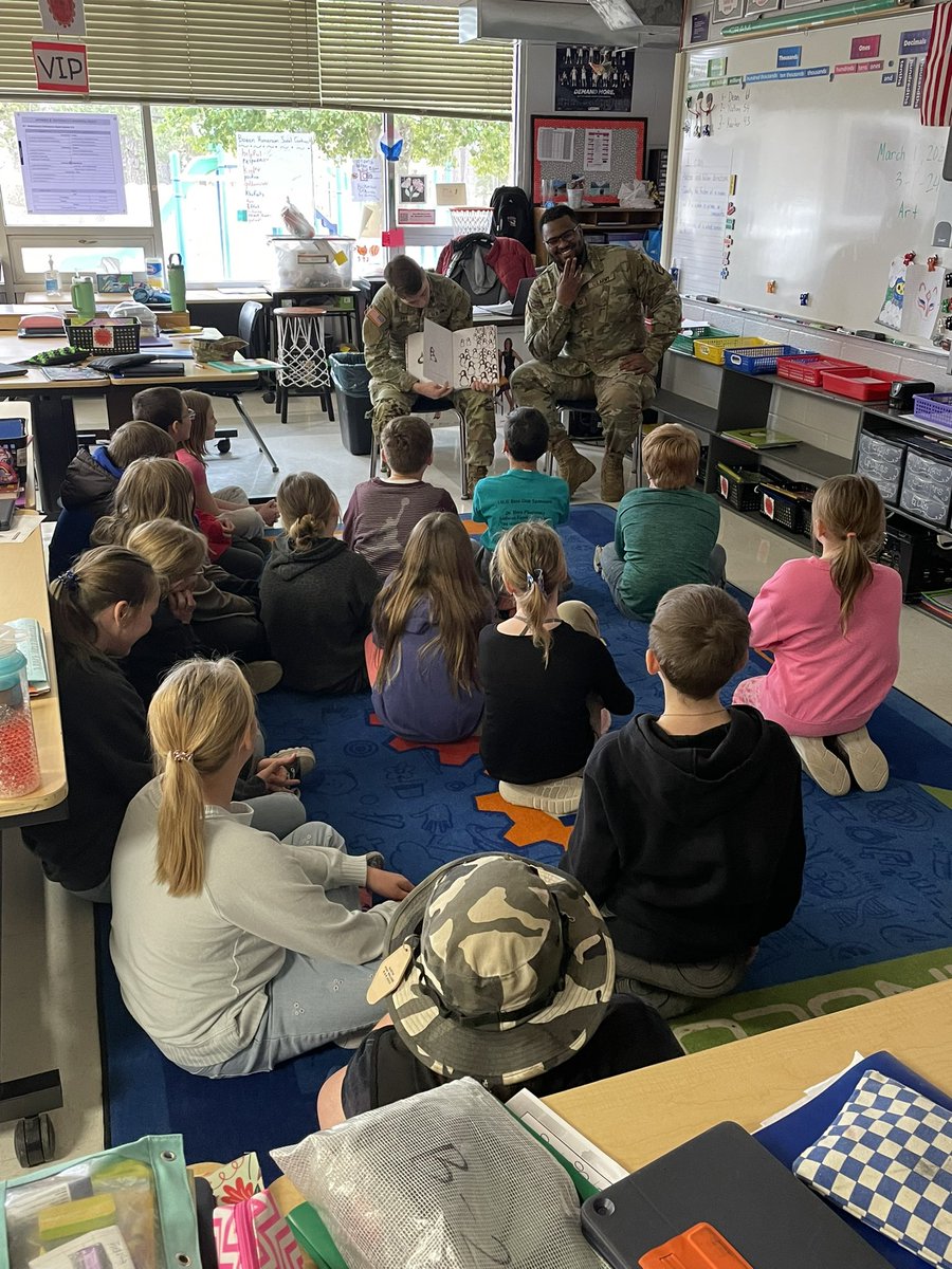 20jbow's tweet image. Specials thanks to soldiers Peoples and Fry for coming to our classroom to read and answer questions. We appreciate your service! #ReadAcrossAMERICA