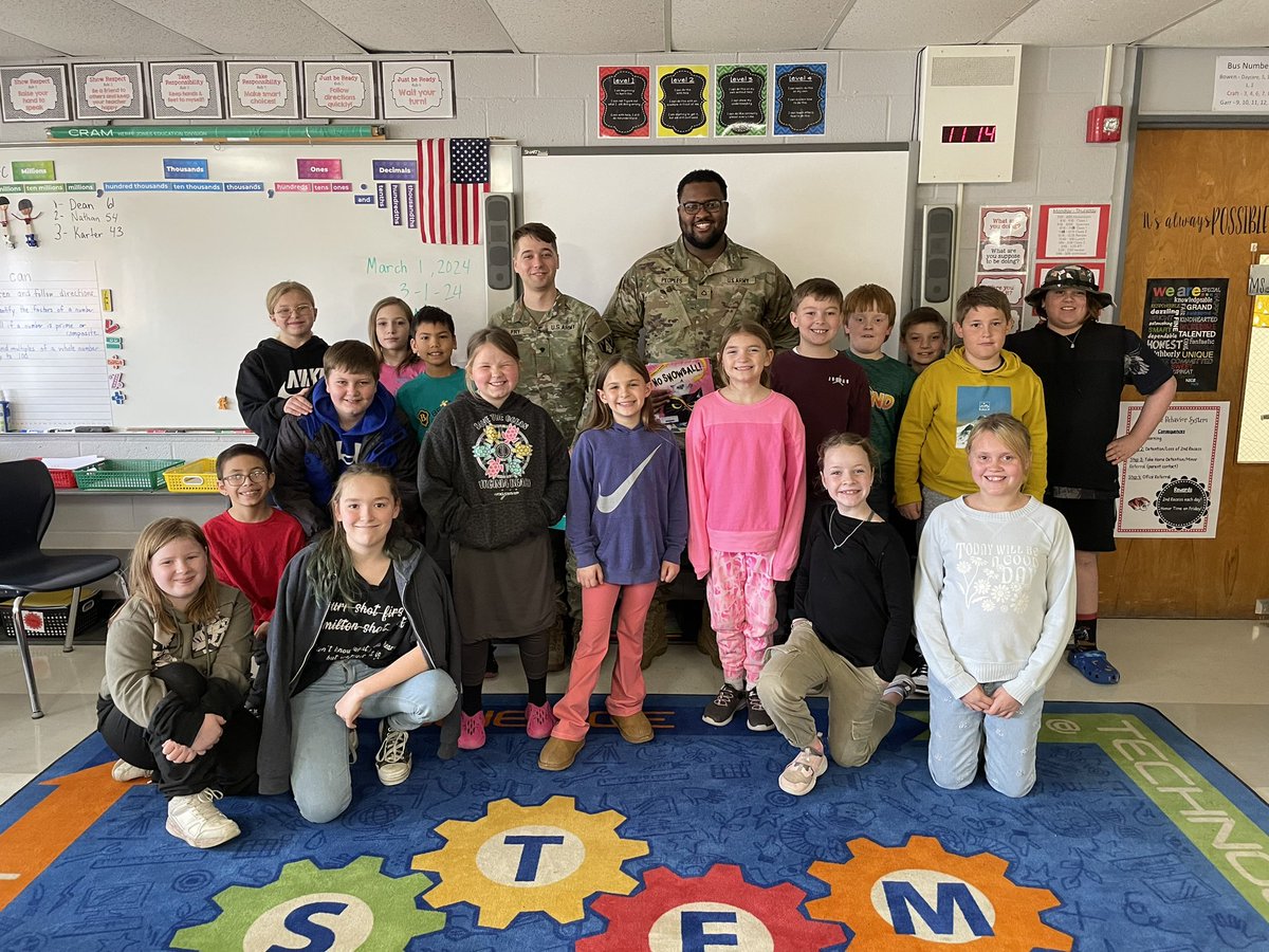 20jbow's tweet image. Specials thanks to soldiers Peoples and Fry for coming to our classroom to read and answer questions. We appreciate your service! #ReadAcrossAMERICA