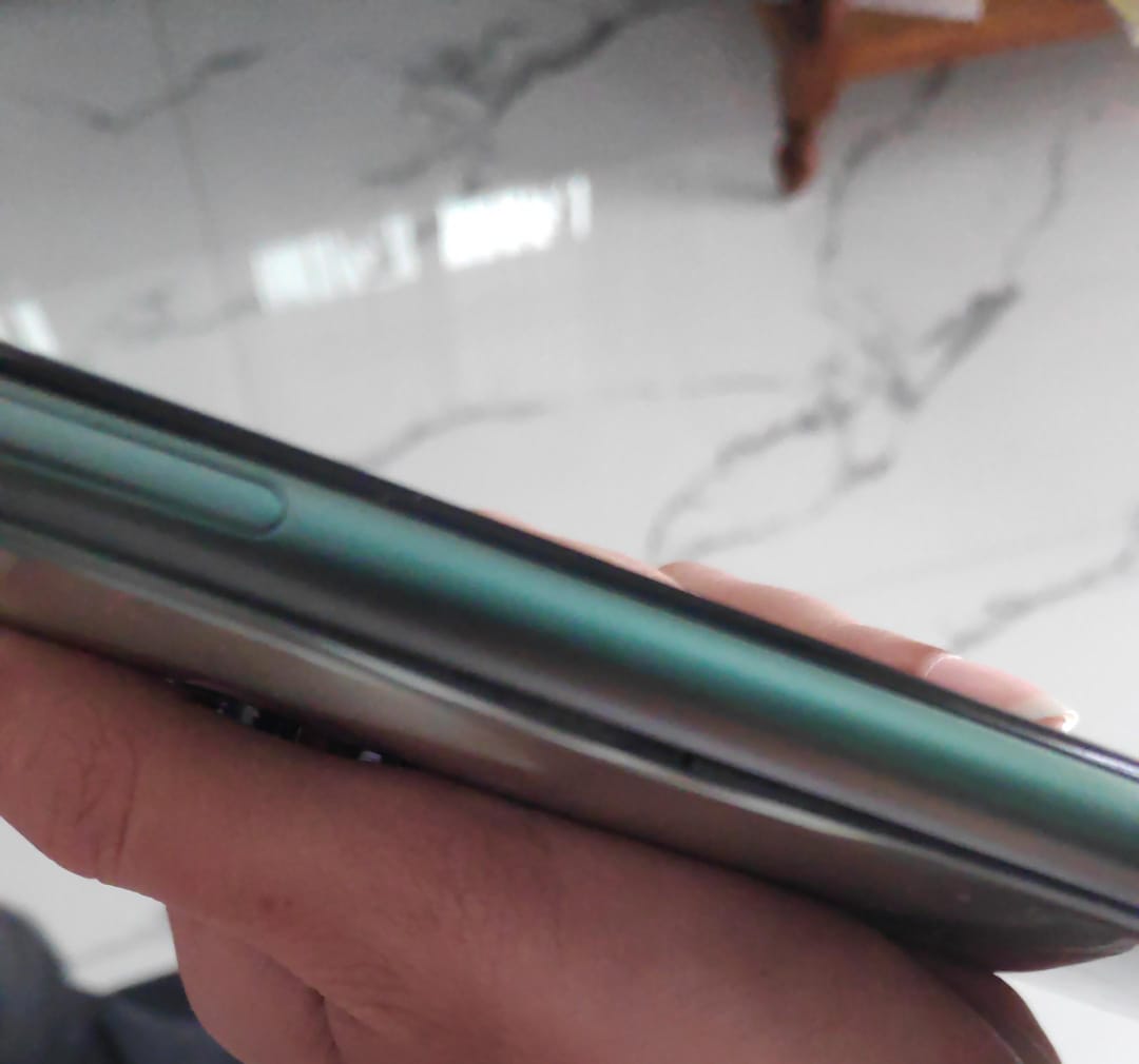 Nsumit4u's tweet photo. @SamsungMobile @SamsungIndia
Purchased Galaxy F34 5G, in October 2023. Its battery got swollen. Service provider blaming it physical damage &amp; refusing service in warranty. How inbuilt battery be damaged externally? Service providers R trying to loot. 
#UnsatisfiedwithSAMSUNG https://t.co/nbX98K06cB