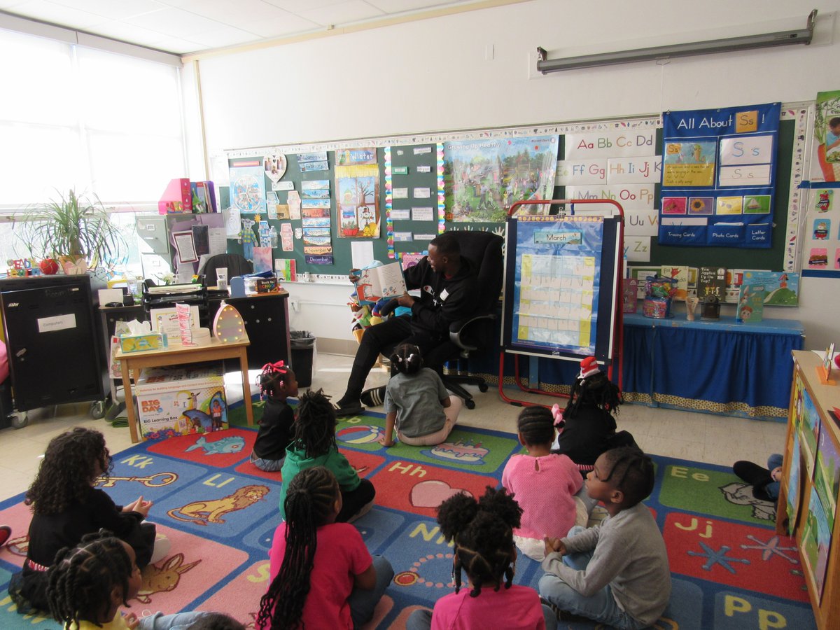 OliveBranch415's tweet photo. Dads for Dr. Seuss! Thank you Dads for reading to our students and celebrating "Read Across America Day!"@ebracyPPS,@in8days , @PPSPREK ,@nicscud ,@cardellpatillo ,@ DrPSW_PKC, @morbull757 @deloach_dianne https://t.co/ckisPtaLXR