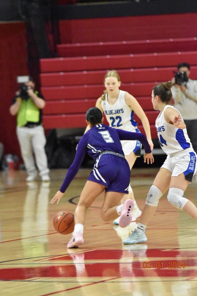 SVEagles's tweet photo. The fight continues with a tie game going into the half. Sixteen minutes of play to go today. Find a way! Let’s go, Eagles! #svnation https://t.co/IQmUT82HvG