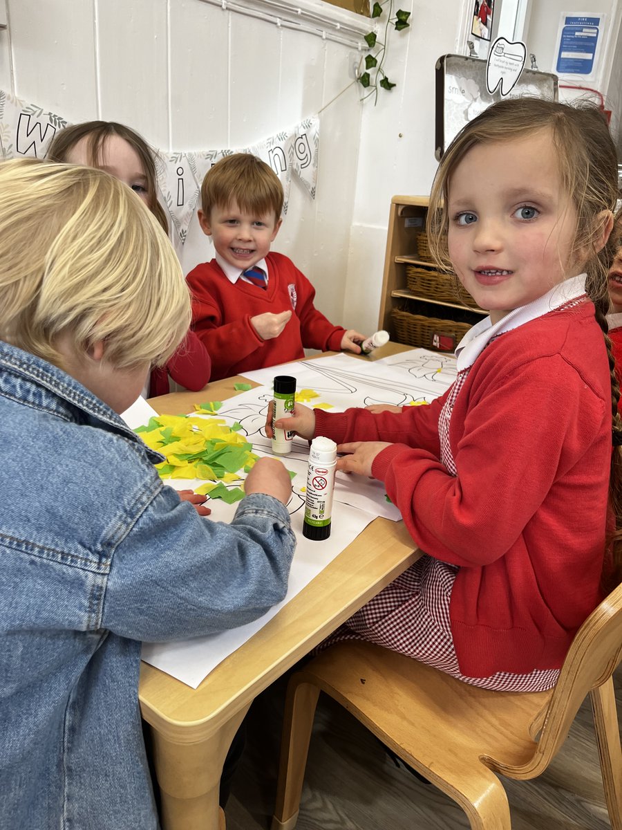 StDominicCofE's tweet photo. 🌼 Happy St David’s Day 🌼

Tamar Class have LOVED creating their own daffodil collages today! https://t.co/bLTU16IUao