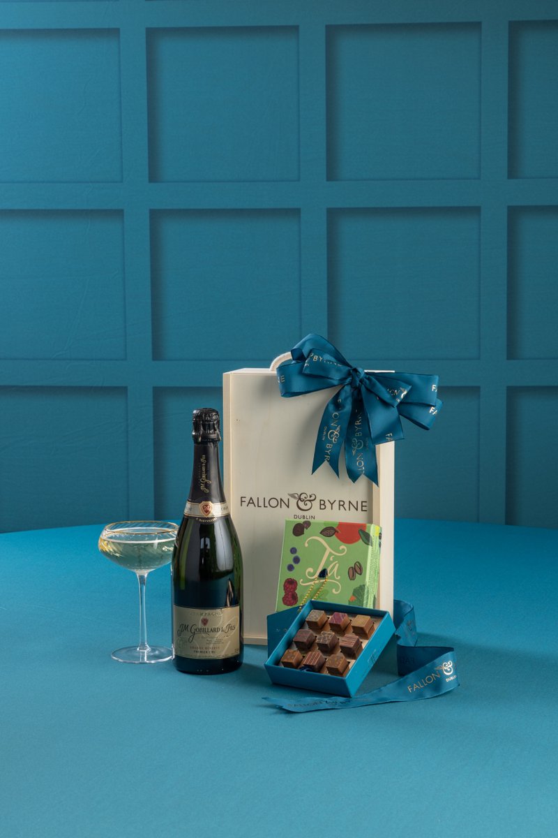 Mother's Day is fast approaching... our range of hampers are the perfect gift to say thanks for everything she does for you ✨

If your Mum would prefer to choose her own, we have gift vouchers too! 💌

loom.ly/MdOBtig

#mothersdaygifts #dublinshops #supportlocal