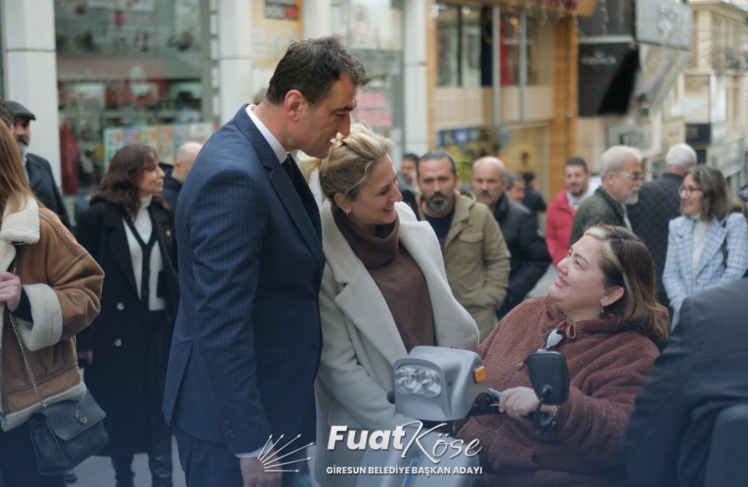 Belediye Meclis Üyesi Adaylarımız ve partililerimizle Gazi Caddesi esnafını ziyaret ettik. Ekonomik krizden bunalan esnaflarımıza moral verdik.💚