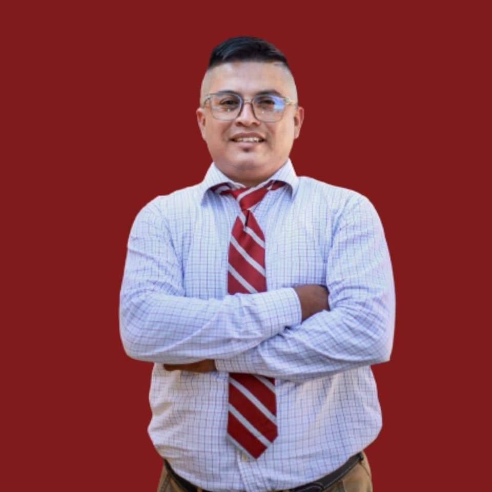 Hoy en el día del periodistas quisiera mandar mi más profundo respeto y admiración al Periodista Victor Ticay Ruiz quien reportó hasta el último día de libertad desde su natal Nandaime y quien aún sigue orgulloso de su profesión y sigue resistiendo.
#LibertadparaVictorTicay