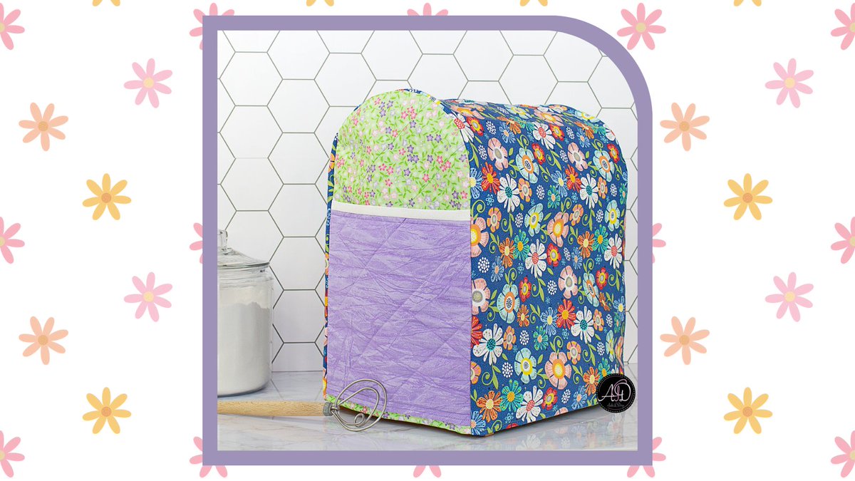 AndeGDesign's tweet image. Bursting with wildflowers, this stand mixer cover will liven up your kitchen and make your heart smile!
#standmixercovers #springhome #springhomedecor #springhomedecorating #quiltedkitchen #andegdesign  #quiltedhandmadedecor #standmixercover #bakingmixercover #quiltedwallhanging