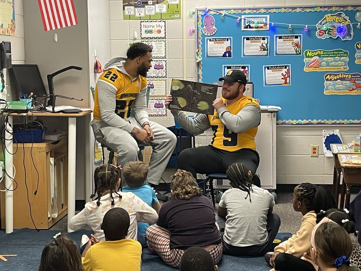 Thank you @kennesawstfb football players for reading to our class today to celebrate Read Across America day here at @KennesawElem our students really enjoyed it!