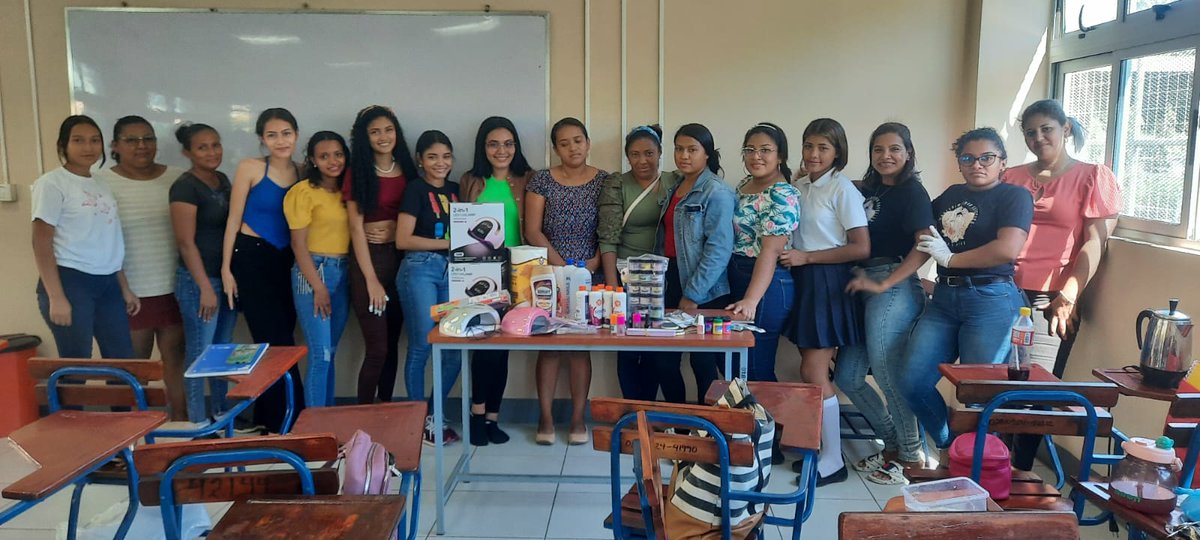 CentroTec_JDMR's tweet photo. ✨ Entrega de materiales y trabajos realizados por protagonistas del Curso Tratamiento Estético de Manos y Pies 💅🏼impartido por el @CentroTec_JDMR #TecJDMR
#SoyTecNicaragua https://t.co/U23ITiyKKY