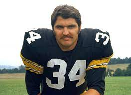 karol1ne4trump's tweet photo. 🙏La mejor terna de linebackers se queda coja. Descanse en paz @cortinadeacero #HereWeGo #andyrussell https://t.co/i2GX7nnIDg