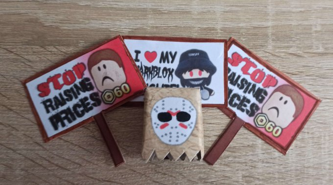 Semih_Roblox's tweet image. My New IRL Sharkblox Accessories for my Roblox Figures! ❤️🥳 @SharkBloxYT